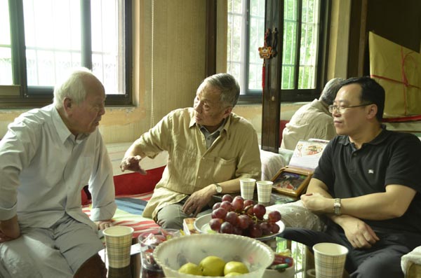 施建強董事長(cháng)慰問(wèn)公司老領(lǐng)導